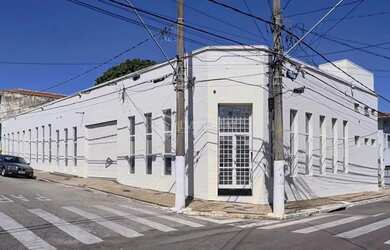 Imagem: O depósito possui 5 Vagas na garagem, 637m² de Área e está