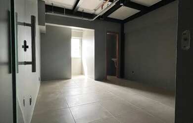 Imagem 4: Sala com Mezanino no Horto Office 69m² Pé Direito Duplo