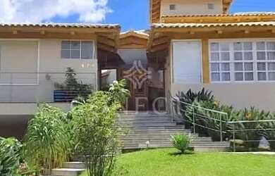 Imagem: A casa possui 4 Dormitórios, 1 Banheiro, 5 Vagas na garagem