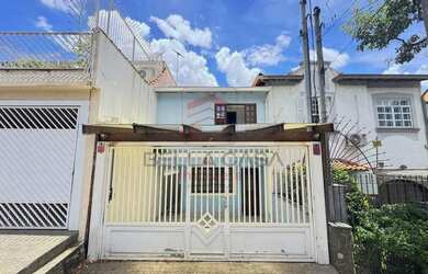 Imagem: A casa possui 3 Dormitórios, 3 Banheiros, 2 Vagas na garagem