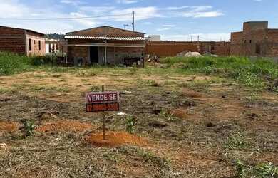 Imagem: O terreno possui 250m² de Área e está localizado em Senador