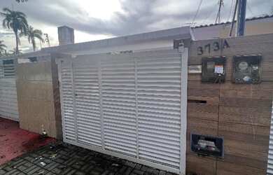 Imagem: A casa possui 2 Dormitórios, 1 Banheiro, 1 Vaga na garagem