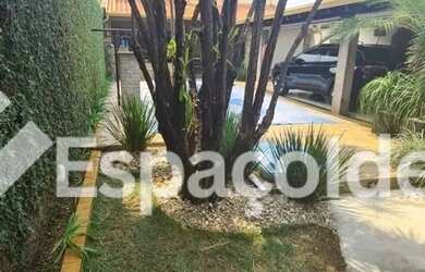 Imagem: A casa possui 2 Dormitórios, 3 Banheiros, 2 Vagas na garagem