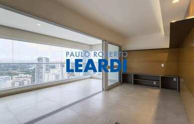 Imagem: O apartamento possui 1 Dormitório, 2 Banheiros, 2 Vagas na