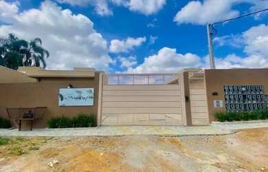 Imagem: A casa em condomínio possui 2 Dormitórios, 1 Banheiro, 2 Vagas