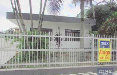 Imagem: A casa possui 3 Dormitórios, 1 Vaga na garagem, 348m² de Área