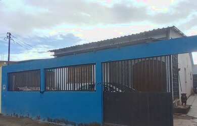 Imagem: A casa possui 3 Dormitórios, 2 Banheiros, 1 Vaga na garagem