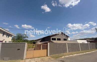 Imagem: A casa em condomínio possui 4 Dormitórios, 3 Banheiros, 4