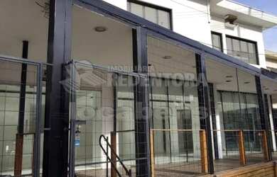 Imagem: O depósito possui 300m² de Área e está localizado em Centro