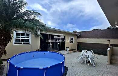 Imagem: A casa possui 5 Dormitórios, 3 Banheiros, 5 Vagas na garagem