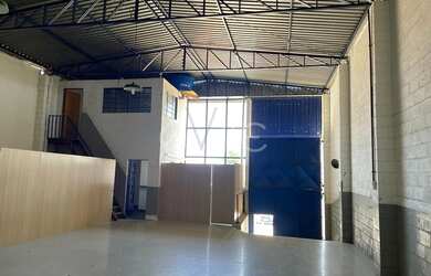 Imagem: O depósito possui 5 Vagas na garagem e 350m² de Área e está