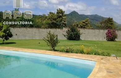 Imagem: A casa possui 3 Dormitórios, 3 Banheiros, 4 Vagas na garagem