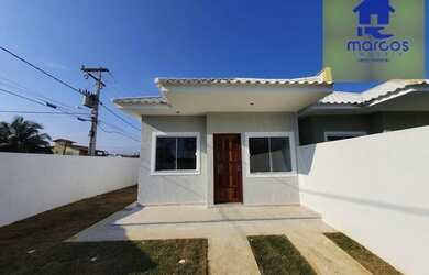 Imagem: A casa possui 3 Dormitórios, 2 Banheiros, 1 Vaga na garagem