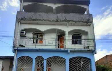 Imagem: A casa possui 4 Dormitórios, 5 Banheiros, 2 Vagas na garagem