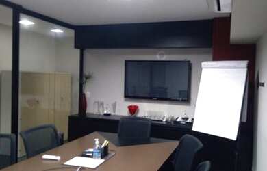 Imagem: O depósito possui 2 Vagas na garagem, 90m² de Área e está