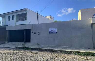 Imagem: O depósito possui 3 Vagas na garagem, 240m² de Área e está