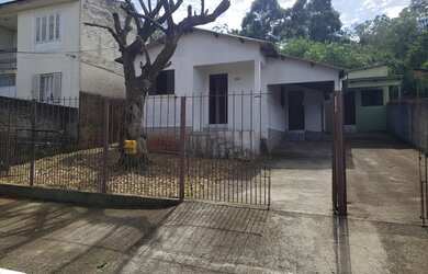 Imagem: A casa possui 2 Dormitórios, 3 Banheiros, 2 Vagas na garagem