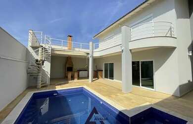 Imagem: A casa em condomínio possui 3 Dormitórios, 3 Banheiros, 4