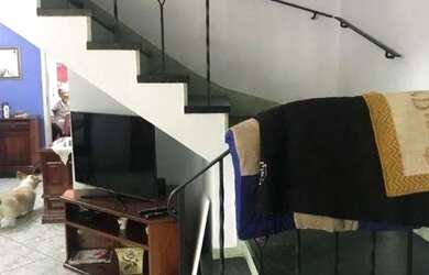 Imagem: A casa possui 2 Dormitórios, 1 Banheiro, 1 Vaga na garagem