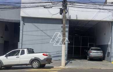 Imagem: O depósito possui 2 Vagas na garagem e 720m² de Área e está