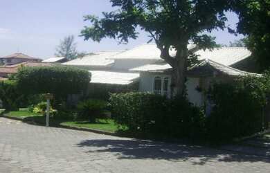 Imagem: A casa em condomínio possui 5 Dormitórios e 3 Banheiros e