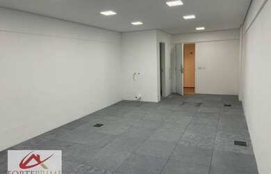 Imagem: O depósito possui 1 Vaga na garagem, 37m² de Área e está