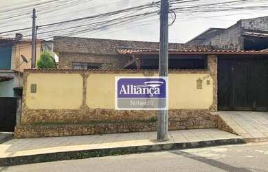 Imagem: A casa possui 4 Dormitórios, 4 Banheiros, 2 Vagas na garagem