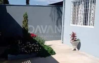 Imagem: A casa possui 3 Dormitórios, 3 Banheiros, 2 Vagas na garagem