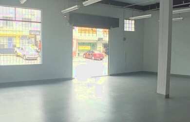 Imagem: O depósito possui 1 Vaga na garagem, 62m² de Área e está