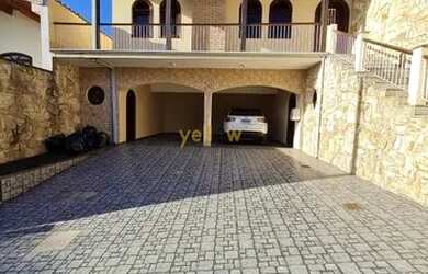 Imagem: A casa em condomínio possui 3 Dormitórios, 3 Banheiros, 4