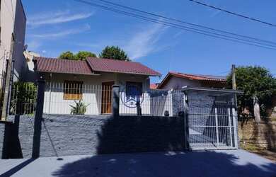 Imagem: A casa possui 2 Dormitórios, 2 Banheiros, 2 Vagas na garagem