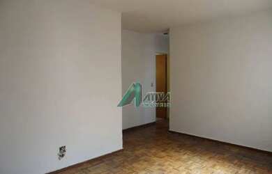 Imagem: O apartamento possui 3 Dormitórios, 1 Banheiro, 2 Vagas na