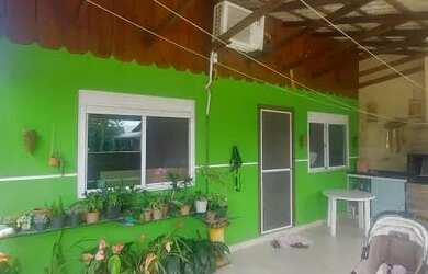 Imagem: A casa possui 5 Dormitórios, 2 Banheiros, 2 Vagas na garagem