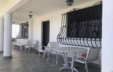 Imagem: A casa possui 2 Dormitórios, 2 Banheiros, 1 Vaga na garagem