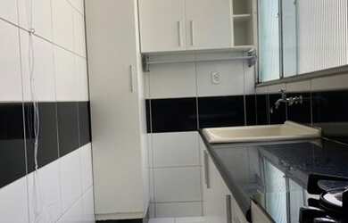 Imagem: A casa possui 2 Dormitórios, 2 Banheiros, 1 Vaga na garagem