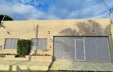 Imagem: A casa possui 4 Dormitórios, 4 Banheiros, 3 Vagas na garagem