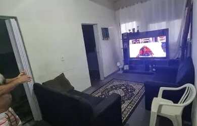 Imagem: A casa e possui 2 Dormitórios, 1 Banheiro, 51-0m² de Área