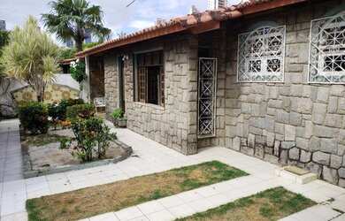 Imagem: A casa em condomínio possui 5 Dormitórios, 4 Banheiros, 2