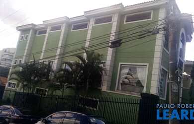 Imagem: O depósito possui 5 Vagas na garagem e 450m² de Área e está