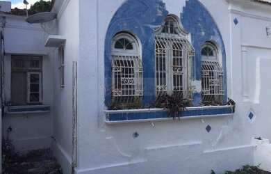 Imagem: A casa possui 5 Dormitórios, 1 Banheiro, 358m² de Área e