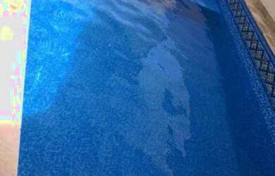 Imagem: A casa possui 2 Dormitórios, 1 Banheiro, 2 Vagas na garagem