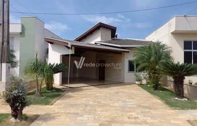 Imagem: A casa em condomínio possui 3 Dormitórios, 3 Banheiros, 2