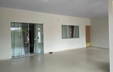 Imagem: A casa possui 4 Dormitórios, 3 Banheiros, 2 Vagas na garagem