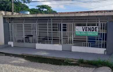 Imagem: A casa possui 3 Dormitórios, 1 Banheiro, 3 Vagas na garagem