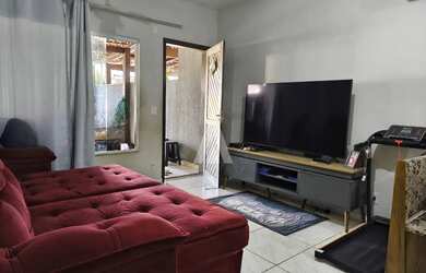 Imagem: A casa possui 3 Dormitórios, 1 Banheiro, 1 Vaga na garagem