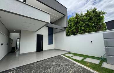 Imagem: A casa possui 3 Dormitórios, 3 Banheiros, 2 Vagas na garagem