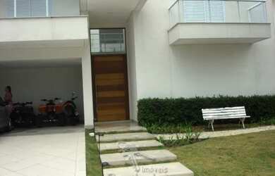 Imagem: A casa possui 5 Dormitórios, 5 Banheiros, 5 Vagas na garagem