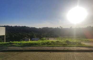 Imagem: O terreno possui 300m² de Área e Imóvel novo e está localizado