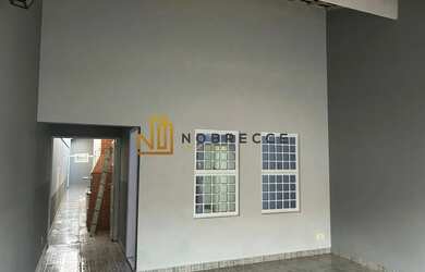 Imagem: A casa possui 2 Dormitórios, 2 Banheiros, 2 Vagas na garagem