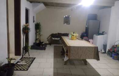 Imagem 6: Casa no Bairro Hípica, com terreno de 10 metros de frente por 33 metros...